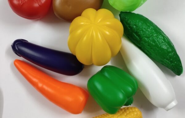 VEGETABLES SET (PLASTIC) No. 654