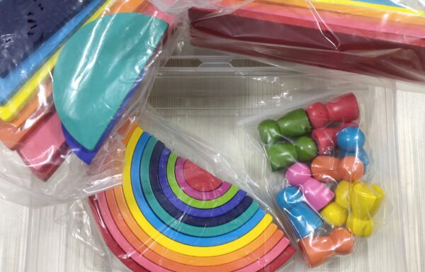 RAINBOW BLOCKS – PEGS No. 1679