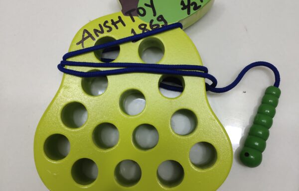 LACING GAME PEAR (GREEN) NO. 1869